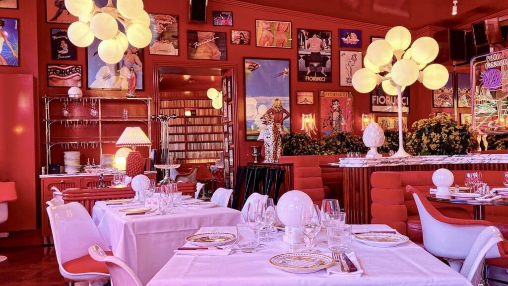 Coccodrillo-restaurant-in-Mitte-Rosenthaler-Platz-with-beautiful-decorated-interior-design-from-Walk-With-Us-Tours-Berlin-blog